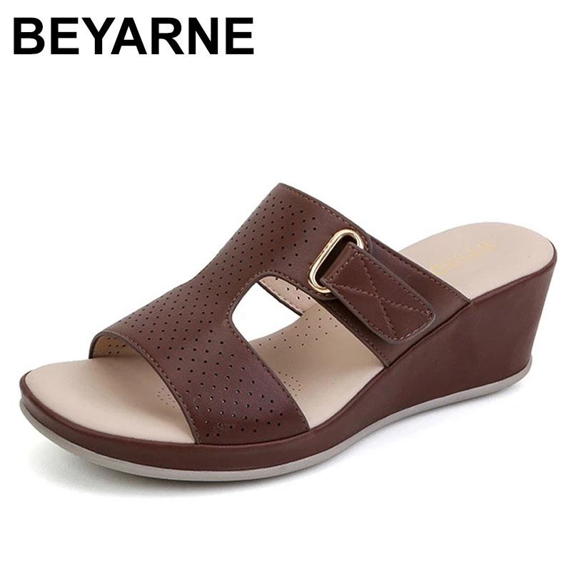 Slippers BEYARNE Casual Low Big Size Shoes Rivet Slides On A Wedge Slipers Women Luxury Soft Metal Decoration PU Fabric Leisure, Black
Slippers BEYARNE Casual Low Big Size Shoes Rivet Slides On A Wedge Slipers Women Luxury Soft Metal Decoration PU Fabric Leisure, Black