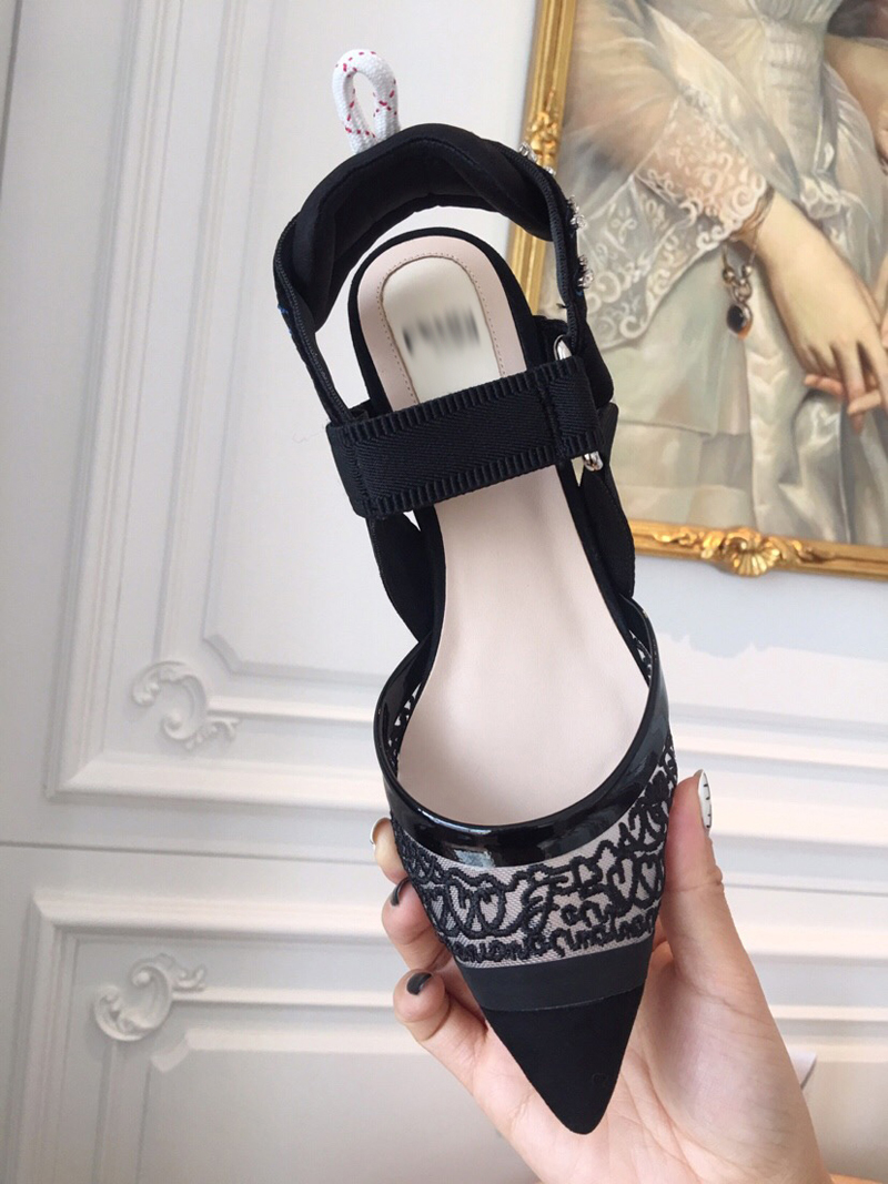 2021 Good Quality Fashion Women Luxurys Designers Shoes Designer Sandals Womens Luxury High Heels Sandal Dress Shoess With Box Size 35-41 -K300, Black
2021 Good Quality Fashion Women Luxurys Designers Shoes Designer Sandals Womens Luxury High Heels Sandal Dress Shoess With Box Size 35-41 -K300, Black