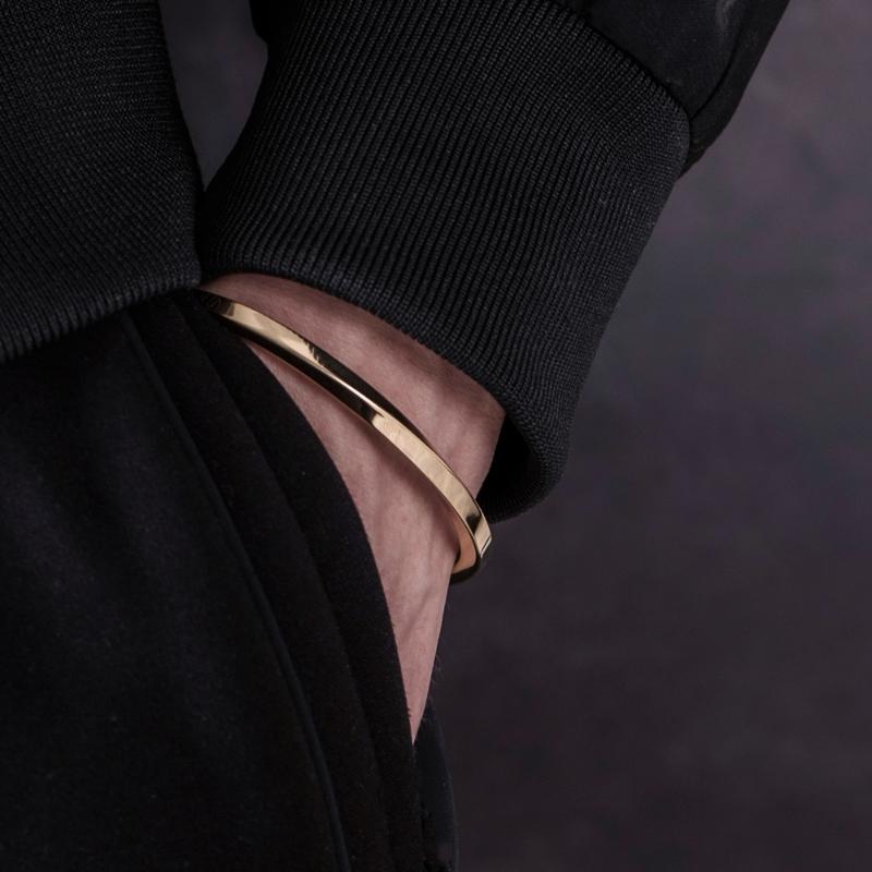 Bangle Simple Classic Stainless Steel Men Gold Bracelets Black Cuff For Women Type C Twisted Jewelry
Bangle Simple Classic Stainless Steel Men Gold Bracelets Black Cuff For Women Type C Twisted Jewelry