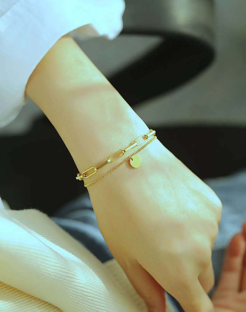 bracelet Ins design of Han Dynasty, tiktok, titanium, steel bracelet, light, luxury, jitter, red, double hand, accessories., Golden;silver
bracelet Ins design of Han Dynasty, tiktok, titanium, steel bracelet, light, luxury, jitter, red, double hand, accessories., Golden;silver