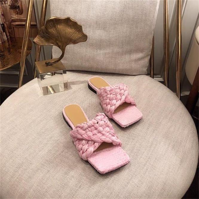 2021 luxury Designer women Sandals leather Sandal summer ladies fashion flat Woven slipper woman shoes with box size 35-41, Color 3
2021 luxury Designer women Sandals leather Sandal summer ladies fashion flat Woven slipper woman shoes with box size 35-41, Color 3