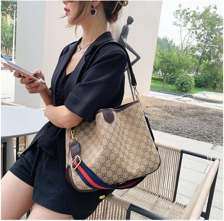 Female Canvas High Capacity Tote 2021 Fashion Luxury Brand Trends Women Designer Big Shoulder Bags
Female Canvas High Capacity Tote 2021 Fashion Luxury Brand Trends Women Designer Big Shoulder Bags