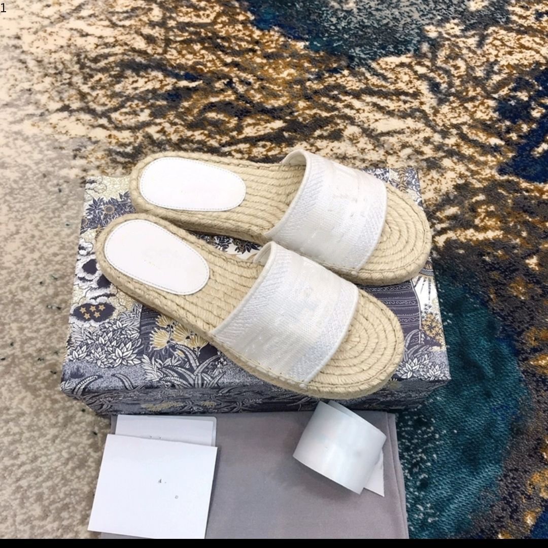 Dio 2021 Paris Womens Scuffs Summer Sandals Beach Slide Slippers Girls Flip Flops Loafers Beautiful Embroidered Slipper mjjj0004
Dio 2021 Paris Womens Scuffs Summer Sandals Beach Slide Slippers Girls Flip Flops Loafers Beautiful Embroidered Slipper mjjj0004