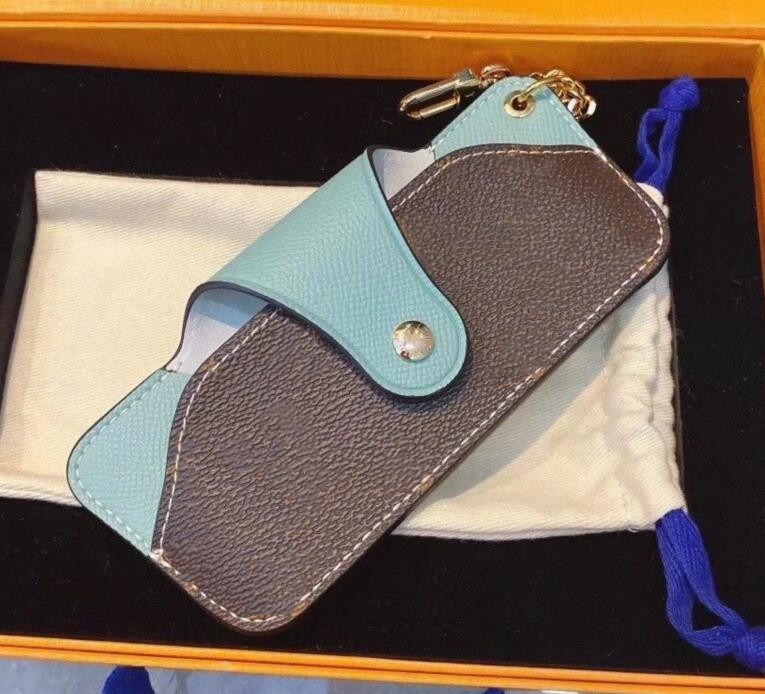 Men Women lovers Gifts Luxury Fashion accessories Paris designer Sunglasses Cases Bags Portable Key chain glasses boxs
Men Women lovers Gifts Luxury Fashion accessories Paris designer Sunglasses Cases Bags Portable Key chain glasses boxs