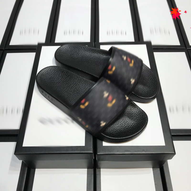 2021 Designer luxurys slippers men sandals fashion beach shoes flip flops flat non-slip classical hole slipper with box size 39-45 -G190, Black
2021 Designer luxurys slippers men sandals fashion beach shoes flip flops flat non-slip classical hole slipper with box size 39-45 -G190, Black