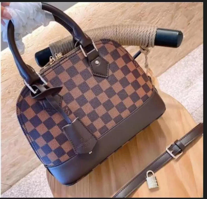 2021 Women Shoulder CrossBody Bags Luxurys Designers Messenger Shell Bag Mini Leather Handbags ALMA BB Female Wallet GGLVLouis&#
2021 Women Shoulder CrossBody Bags Luxurys Designers Messenger Shell Bag Mini Leather Handbags ALMA BB Female Wallet GGLVLouis&#