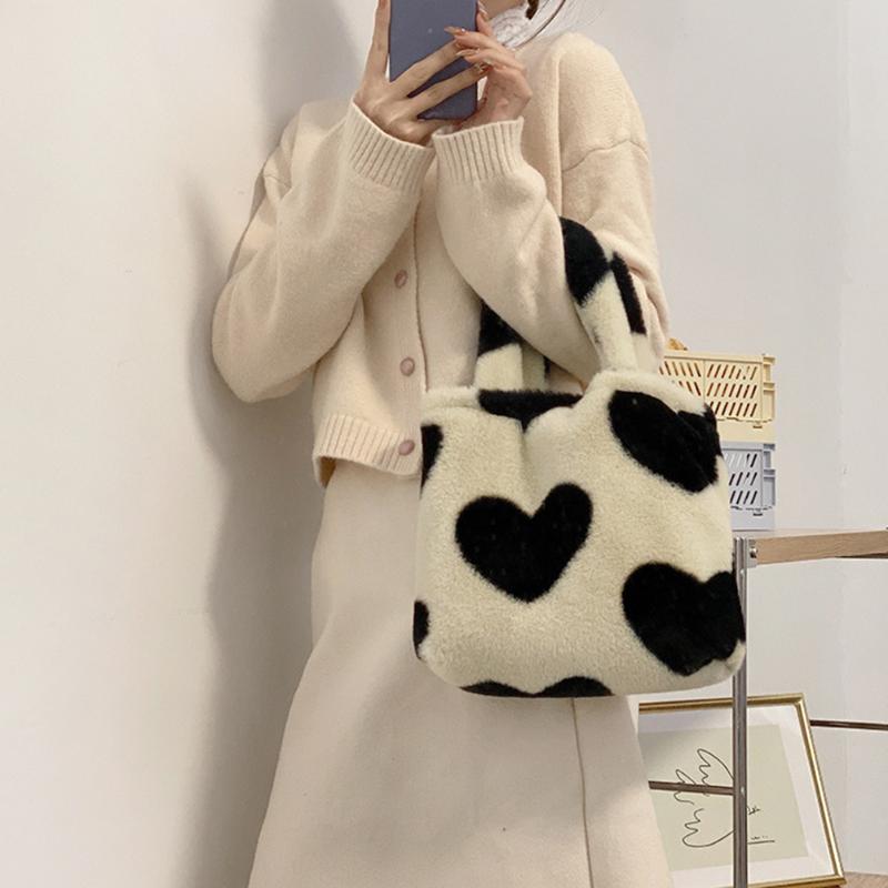 Winter New Fashion Shoulder Bags Female Bag Plush Handbag Messenger Bag Soft Warm Fur Crossbody Women 2021, As pic
Winter New Fashion Shoulder Bags Female Bag Plush Handbag Messenger Bag Soft Warm Fur Crossbody Women 2021, As pic