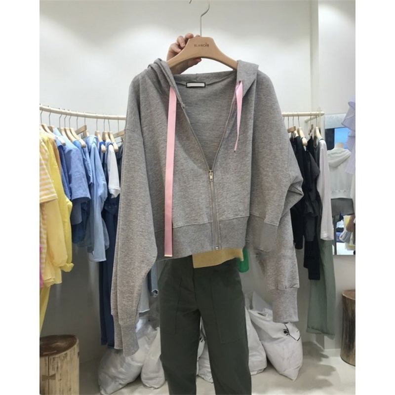 South Korea dongdamen 2021 autumn new women' loose bat sleeve high waist hooded zipper sweater cardigan top, Gray
South Korea dongdamen 2021 autumn new women' loose bat sleeve high waist hooded zipper sweater cardigan top, Gray