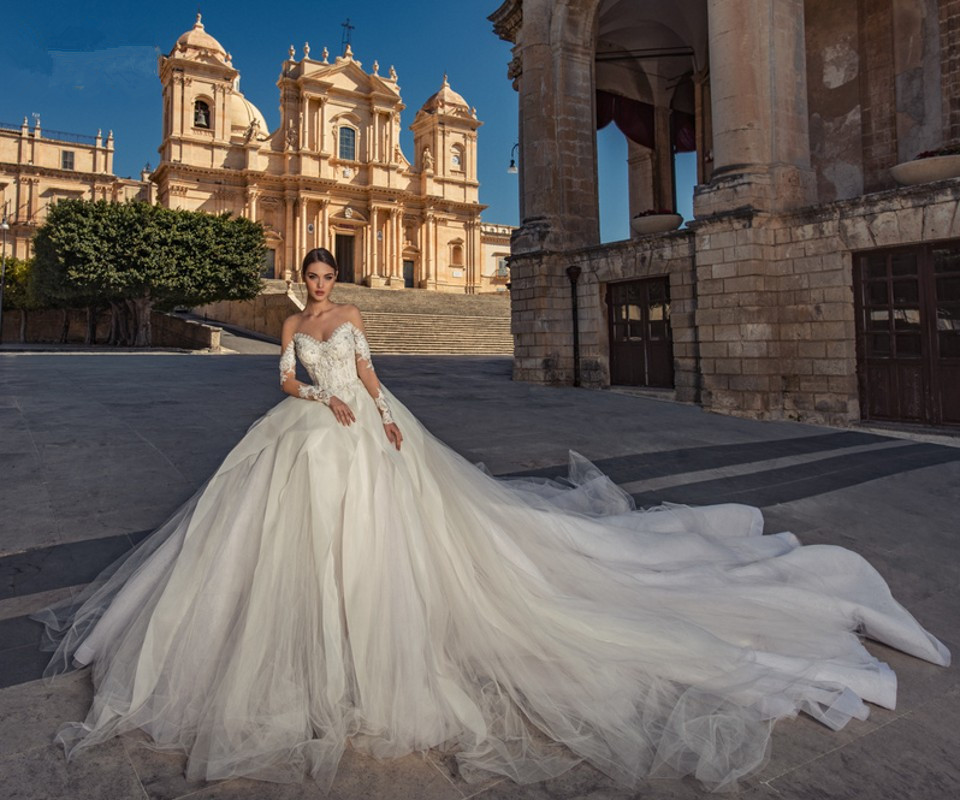 Modern Sheer Neck Lace Appliques Wedding Dress Sequins Sweetheart Chapel Train Long Sleeves Custom Made Bridal Vestido De Novia