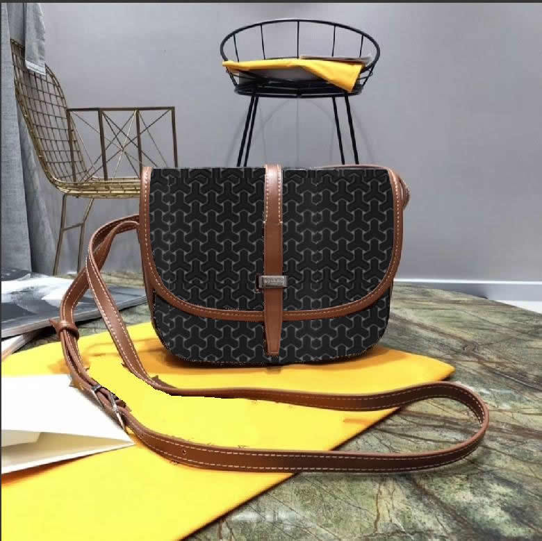 bags 2022 VIP goya messenger bag single button Cowhide Fashion Shoulder Underarm Female Popular New Summer Gold Chain Clouds White, Box
bags 2022 VIP goya messenger bag single button Cowhide Fashion Shoulder Underarm Female Popular New Summer Gold Chain Clouds White, Box