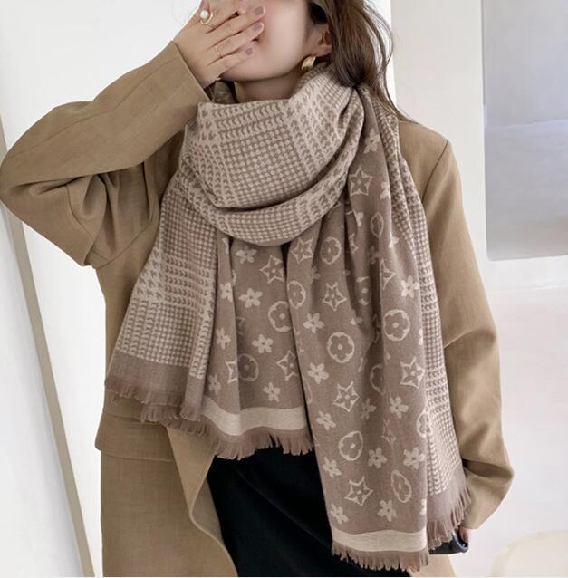2022 New Winter Ladies Cashmere scarf with warm color thick matching long shawl K17 180 * 70 cm
2022 New Winter Ladies Cashmere scarf with warm color thick matching long shawl K17 180 * 70 cm