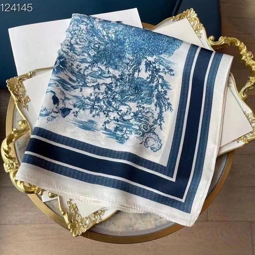 Top designer woman Silk Scarf Fashion Letter Headband Brand Small Scarf Variable Headscarf Accessories Activity Gift 53x53cm
Top designer woman Silk Scarf Fashion Letter Headband Brand Small Scarf Variable Headscarf Accessories Activity Gift 53x53cm