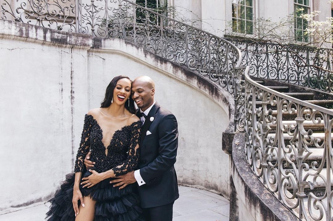 Black Long Sleeves Wedding Dresses Beaded Tiered Bridal Gowns Neckline Deep V Neck A Line Side Split Sweep Train Tulle robe de mariée