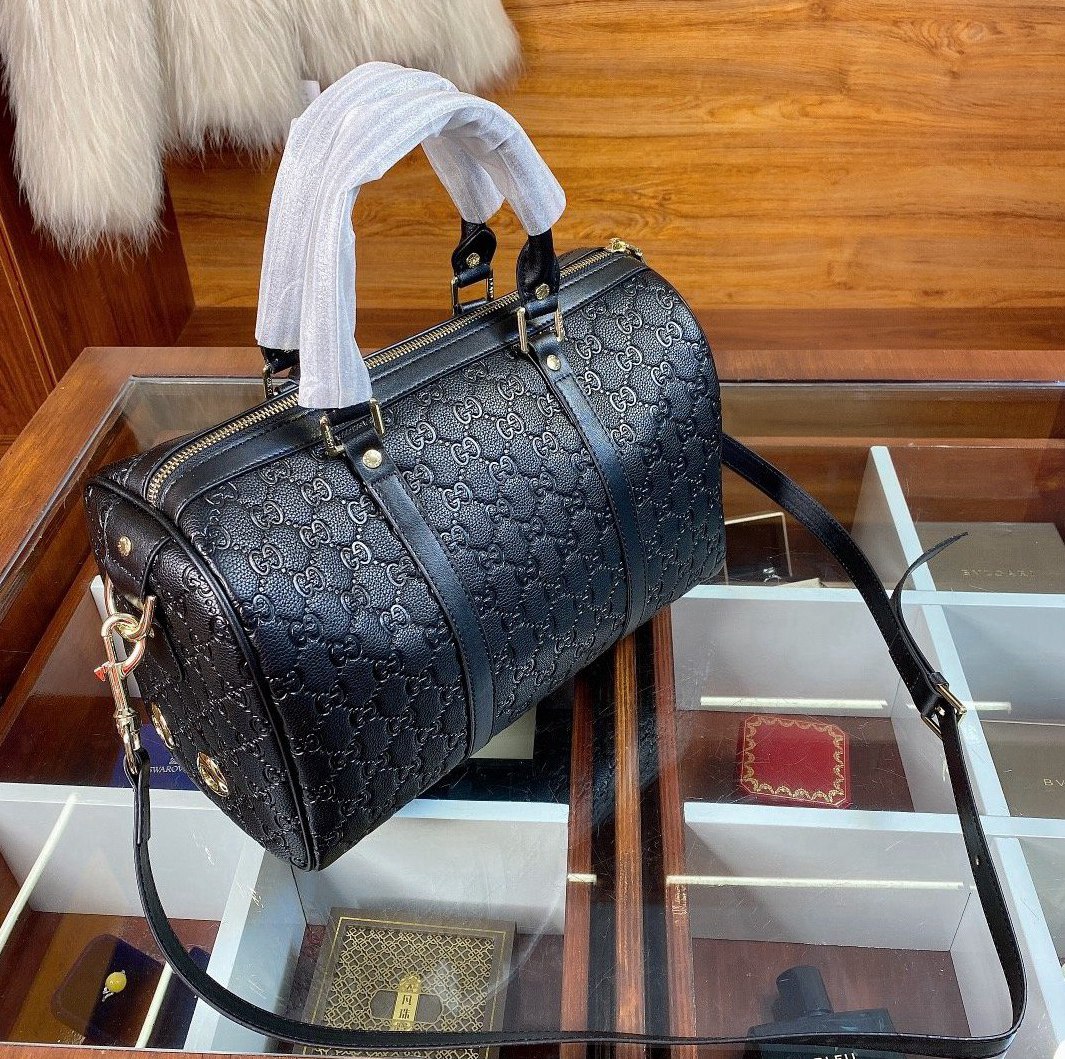 2021 Fashion women bag famous casual designer Messenger Cross Body chain Handbag Satchel Purse Cosmetic Bags -G0372, Red;black
2021 Fashion women bag famous casual designer Messenger Cross Body chain Handbag Satchel Purse Cosmetic Bags -G0372, Red;black