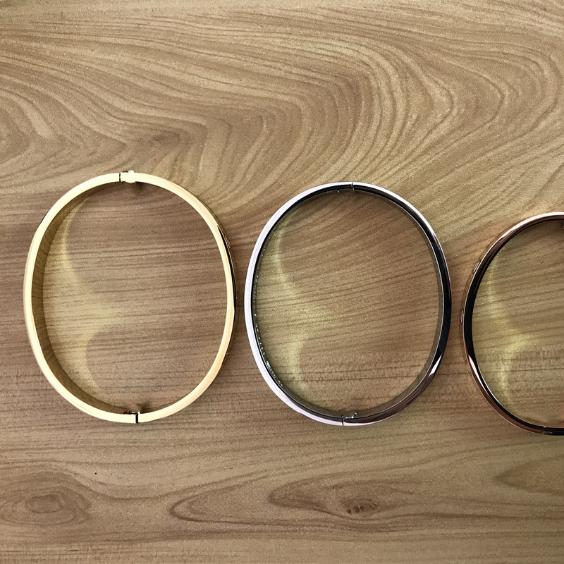 316L Stainless Steel Fashion Lover's HBracelet Jewelry Lov Bracelet Bangle Size 16 and 19 Men Women Carter Screw with original bag set, Black
316L Stainless Steel Fashion Lover's HBracelet Jewelry Lov Bracelet Bangle Size 16 and 19 Men Women Carter Screw with original bag set, Black