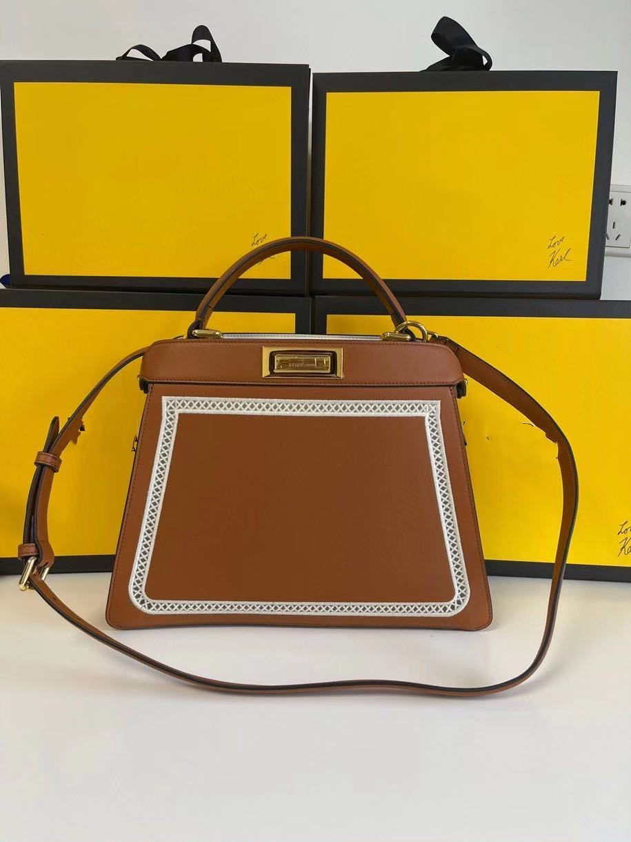New Women's Embroidered Bag 7A High-end Custom Quality Bag Fashion Business Casual Metallic Accessories with Long Straps 15321
New Women's Embroidered Bag 7A High-end Custom Quality Bag Fashion Business Casual Metallic Accessories with Long Straps 15321