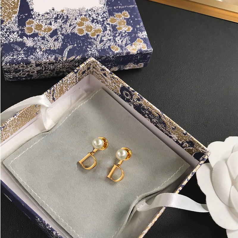 Studs Designers Earrings Fashion Jewelry 2021 Gold Stud Set Classic D Letter Brand For Women Men Pearl Wedding Party Luxurys Gift, Golden;silver
Studs Designers Earrings Fashion Jewelry 2021 Gold Stud Set Classic D Letter Brand For Women Men Pearl Wedding Party Luxurys Gift, Golden;silver