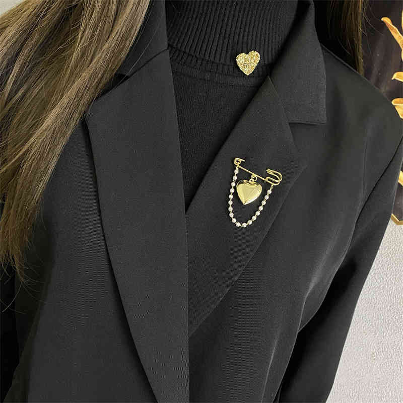 Brooch Camellia High-grade Female Exquisite Minority Design 2021 Fashion Sense Suit Pin Accessories