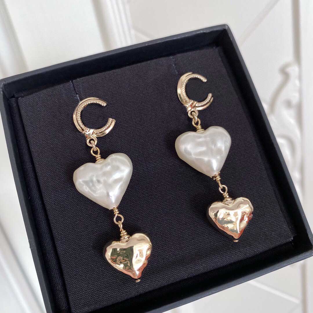 2022 Top quality drop dangle charm stud earring with heart shape and white shell pendant necklace for women wedding jewelry gift have box stamp PS4496, Silver
2022 Top quality drop dangle charm stud earring with heart shape and white shell pendant necklace for women wedding jewelry gift have box stamp PS4496, Silver