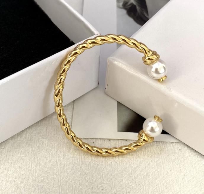 Top Quality Bangle Real 18K Gold Plated Brand Beaded Strands Pearl Letter Bracelet Bracelets Cuff
Top Quality Bangle Real 18K Gold Plated Brand Beaded Strands Pearl Letter Bracelet Bracelets Cuff