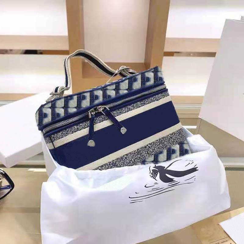 CLASSIC FLOWER Top designer luxury purse ladies 25cm cosmetic shoulder embroidered fabric fashion hand high quality diagonal bag, Make up the difference option
CLASSIC FLOWER Top designer luxury purse ladies 25cm cosmetic shoulder embroidered fabric fashion hand high quality diagonal bag, Make up the difference option