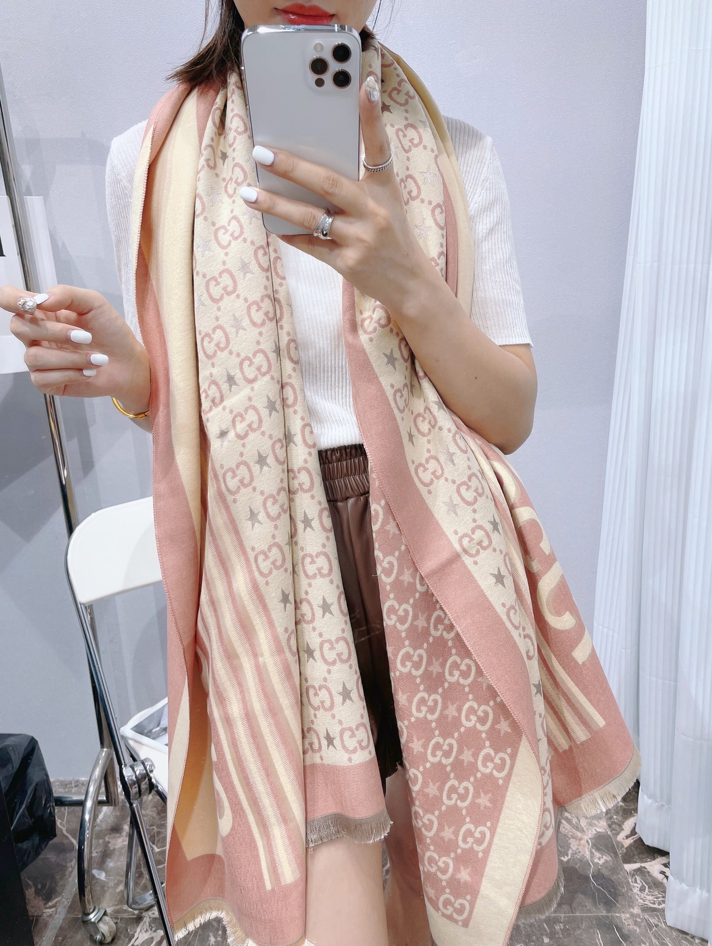 6Style Winter Cashmere Scarf for Women Warm Pashmina Stripe Scarves Fashion Luxury Brand Designer G Letters Lady Shawl Wraps Thick High Quality Size 180*65CM
6Style Winter Cashmere Scarf for Women Warm Pashmina Stripe Scarves Fashion Luxury Brand Designer G Letters Lady Shawl Wraps Thick High Quality Size 180*65CM