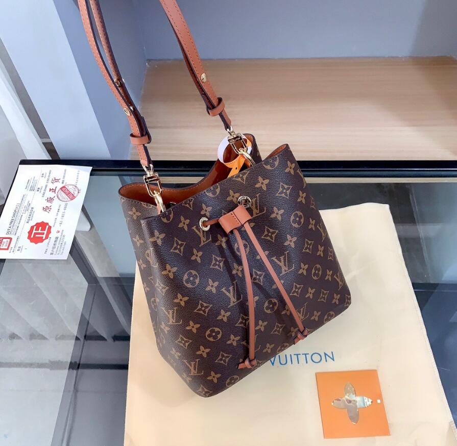 2021 Designers Bags holdsers Shoulder Bag Women Bags Crossbody Bag Designers Handbags Designers Purse Wallet Ladies short wallets purse A100
2021 Designers Bags holdsers Shoulder Bag Women Bags Crossbody Bag Designers Handbags Designers Purse Wallet Ladies short wallets purse A100