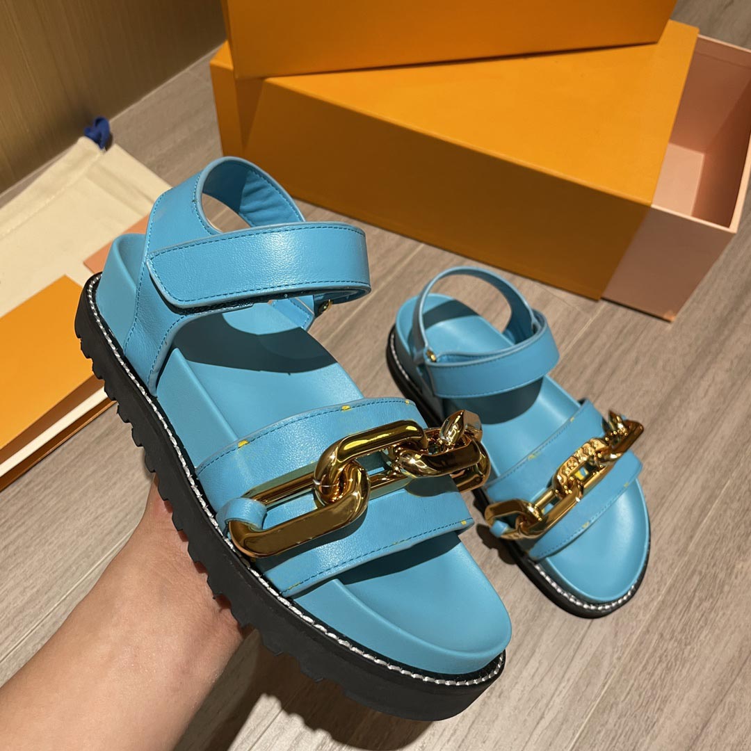 Luxury design women's flat sandals Textured soft leather sandals with thick metal chains Retro style ankle buckle women's sandal summer shoe