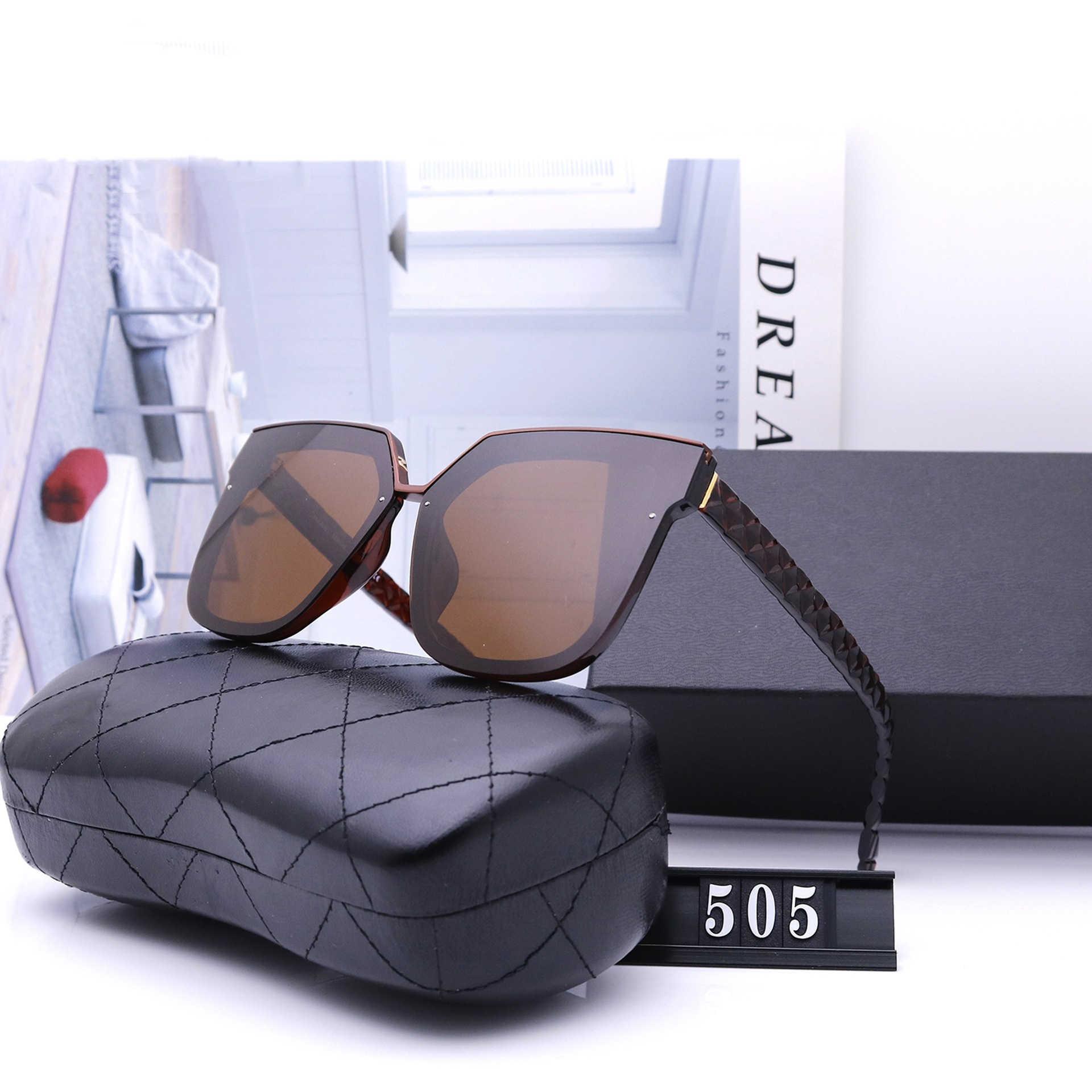 2021 new Luxur Top Quality Classic Pilot Sunglasses Designer womens Square fashion Mens Womens Sun Glasses Eyewear Metal Glass Lenses 505
2021 new Luxur Top Quality Classic Pilot Sunglasses Designer womens Square fashion Mens Womens Sun Glasses Eyewear Metal Glass Lenses 505