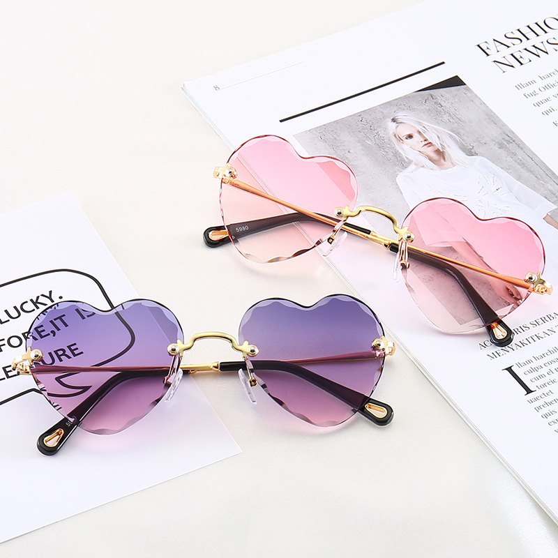 2021 new love sunglasses frameless heart ocean sunglasses tide men and women personality ocean sunglasses, White;black
2021 new love sunglasses frameless heart ocean sunglasses tide men and women personality ocean sunglasses, White;black