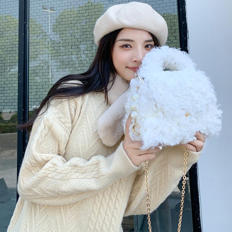 Waist Bags Bead Chain Lamb Hair Bag Autumn And Winter Plush 2021 Crossbody Sense Flap Fashion All-Match High-Street Ins Retro Soft, White
Waist Bags Bead Chain Lamb Hair Bag Autumn And Winter Plush 2021 Crossbody Sense Flap Fashion All-Match High-Street Ins Retro Soft, White