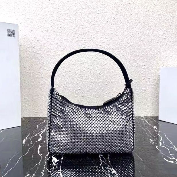dicky0750 Top quality Diamond handbag Canvas Hobo bag Diamonds shoulder bags for women Chest pack fashion Tote chains hand lady presbyopic purse handbags wholesale, A ribbon (not for sell separately)
dicky0750 Top quality Diamond handbag Canvas Hobo bag Diamonds shoulder bags for women Chest pack fashion Tote chains hand lady presbyopic purse handbags wholesale, A ribbon (not for sell separately)
