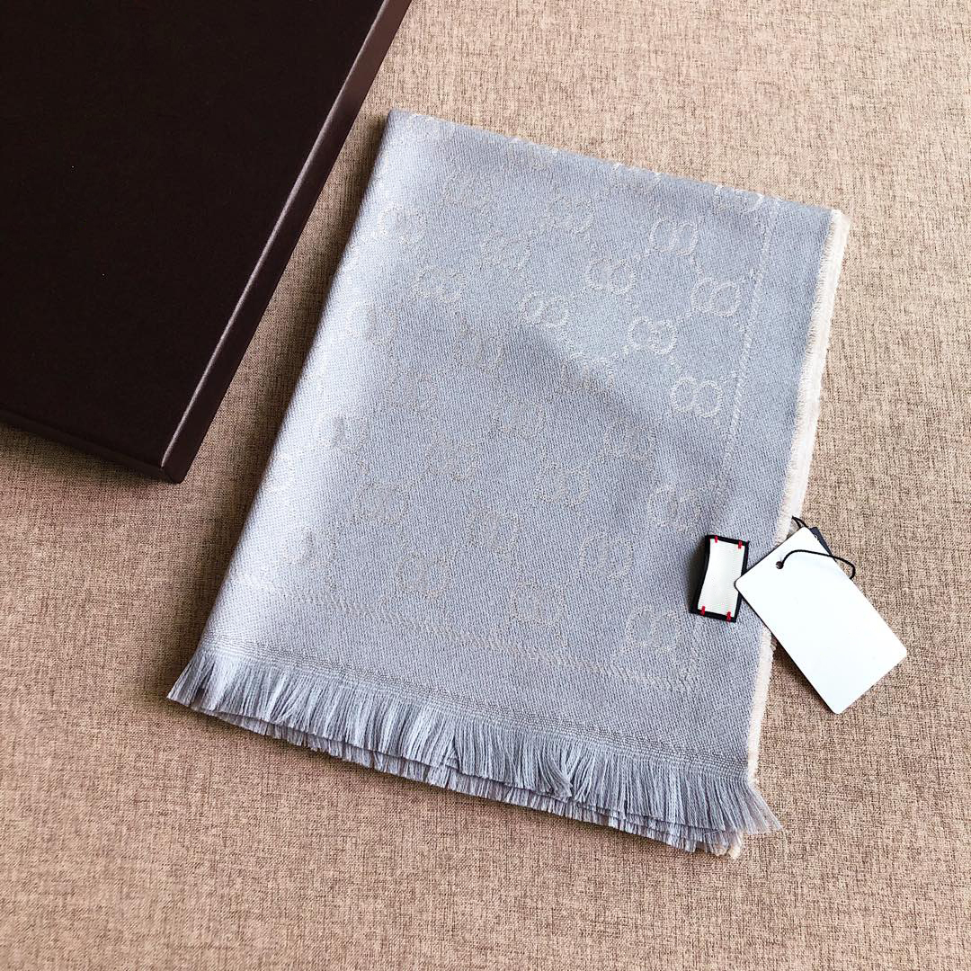 2021 Fashion mens designer scarf 100% cashmere jacquard womens scarves Double-sided color-blocking fringed edges Size 180cmX48cm with gift box
2021 Fashion mens designer scarf 100% cashmere jacquard womens scarves Double-sided color-blocking fringed edges Size 180cmX48cm with gift box