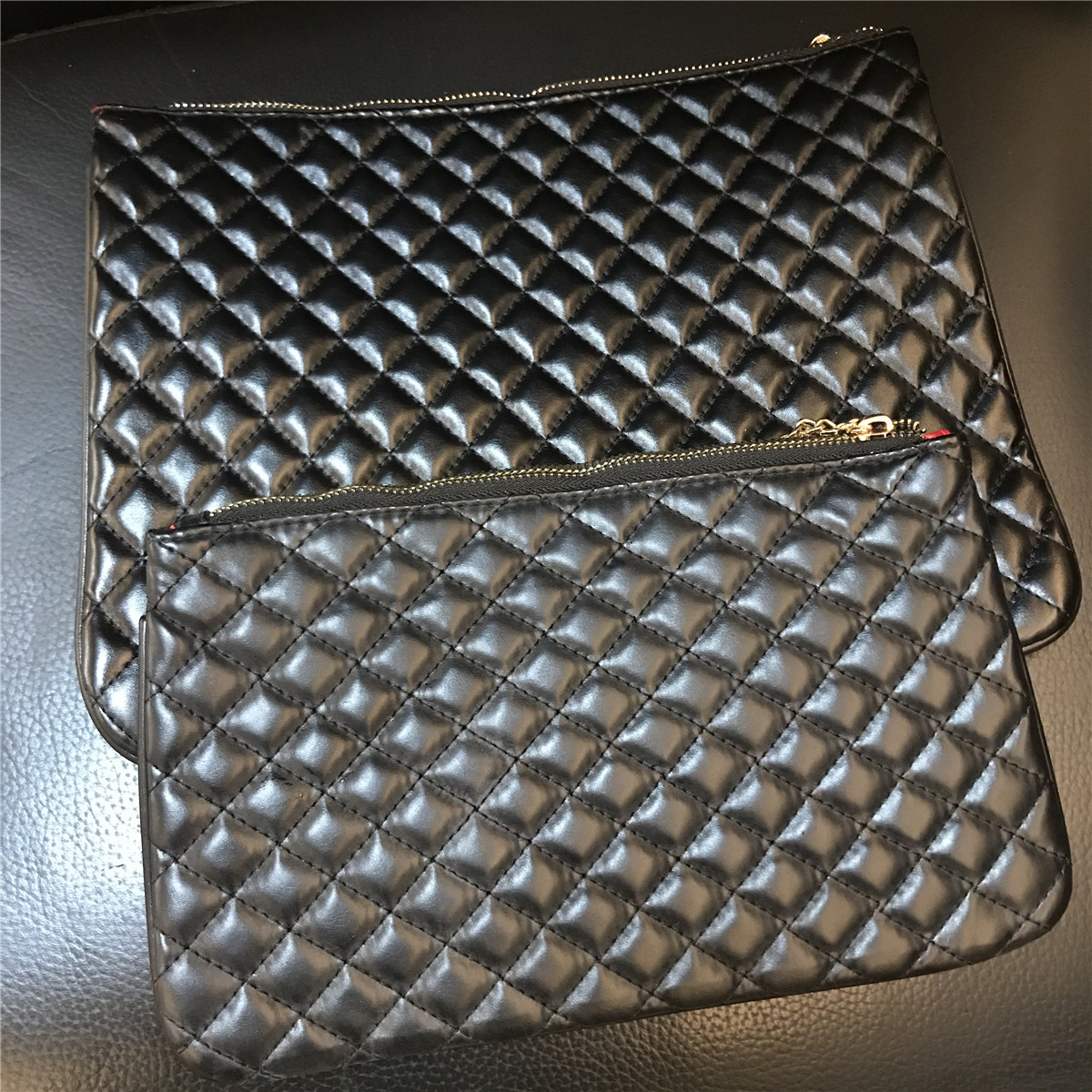 Diamond pattern PU handbag 2 size 2 color pattern Vintage style with gold letter chain storage bag makeup bag (Anita), Black
Diamond pattern PU handbag 2 size 2 color pattern Vintage style with gold letter chain storage bag makeup bag (Anita), Black