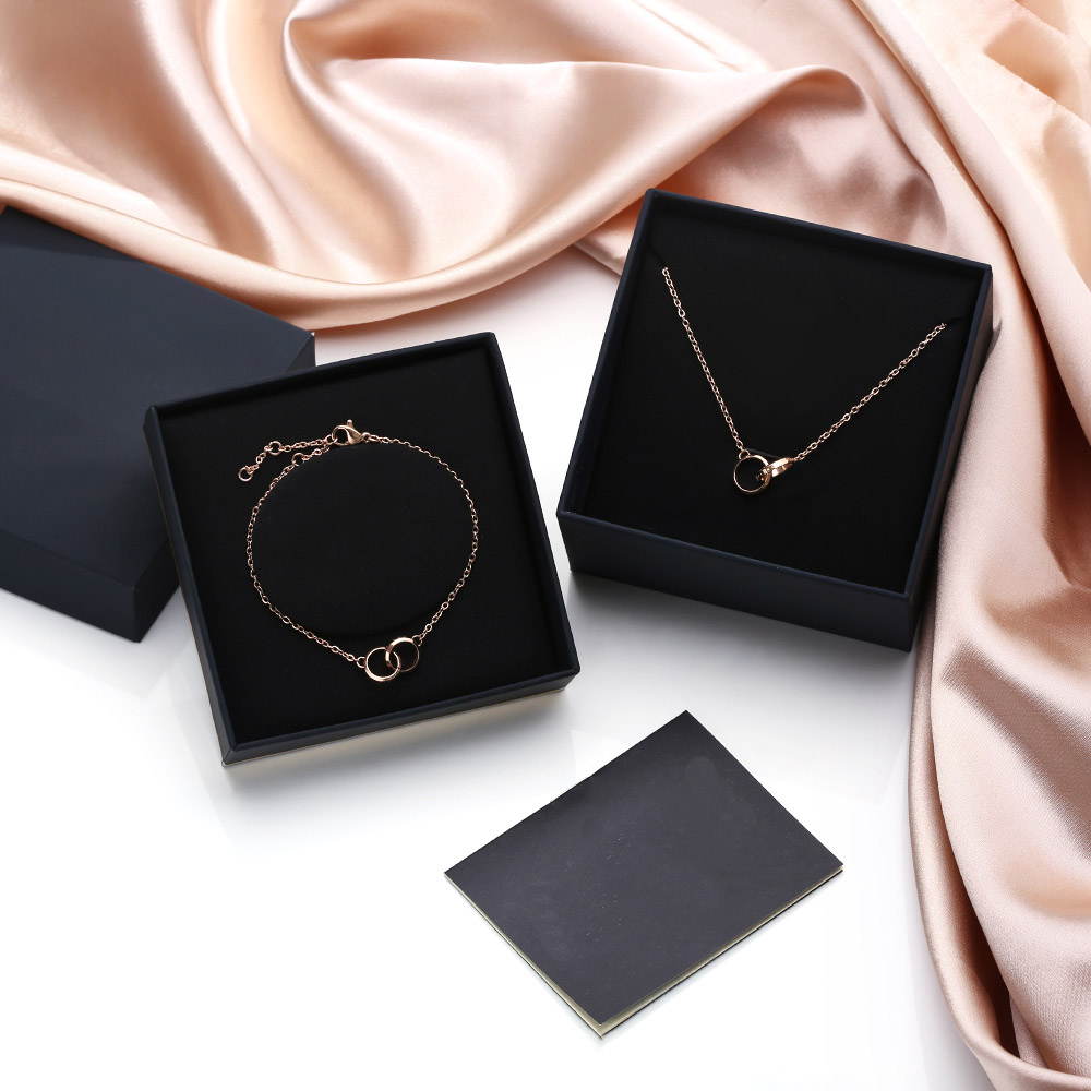 2021 Fashion Necklace Luxury Pendant Necklaces Love Bracelet for Man Women designer jewelry Bracelets with channel BOX
2021 Fashion Necklace Luxury Pendant Necklaces Love Bracelet for Man Women designer jewelry Bracelets with channel BOX