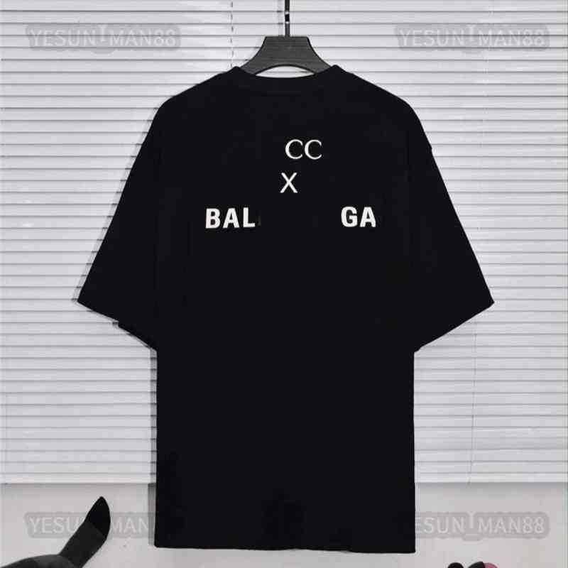 Designer Luxury Summer Balencaigas Classic CC Joint Letter Printing T Shirt Mens And Womens Loose Short Sleeve Top Off Black And White
Designer Luxury Summer Balencaigas Classic CC Joint Letter Printing T Shirt Mens And Womens Loose Short Sleeve Top Off Black And White