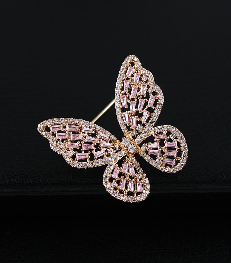 Pins, Brooches ERLUER Butterfly Brooch For Women Girls Inlaid Zircon Crystal High-grade Christmas Jewelry Lapel Pin Thorn Needle Ma