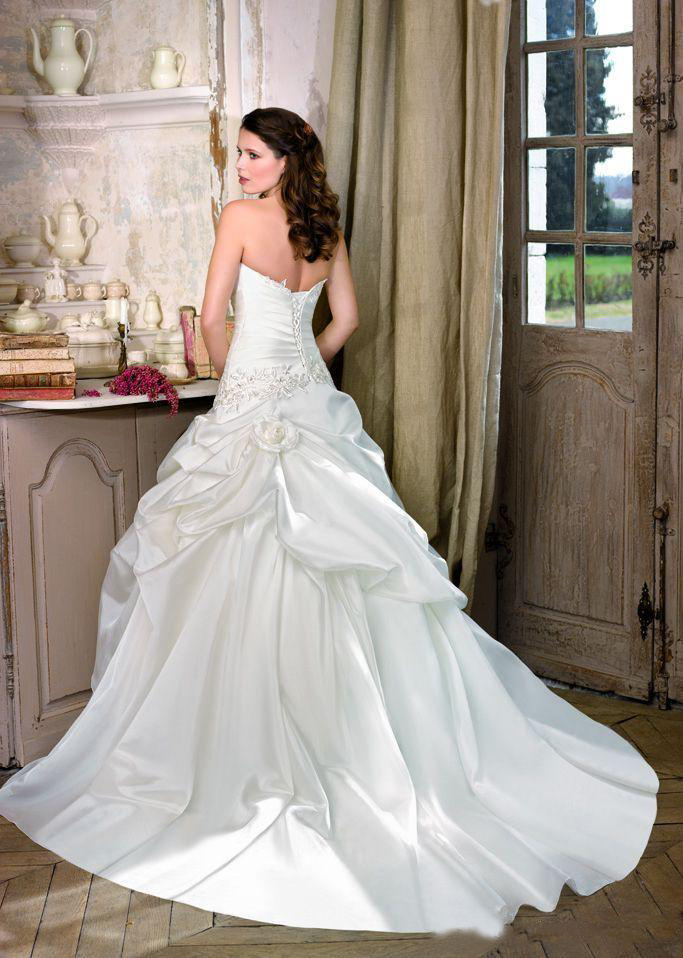 Best Selling 2022 Glamour A-Line Lace Up Ruffles Satin Ivory Wedding Dresses Beautiful Flare Bridal Gown Divid 0431