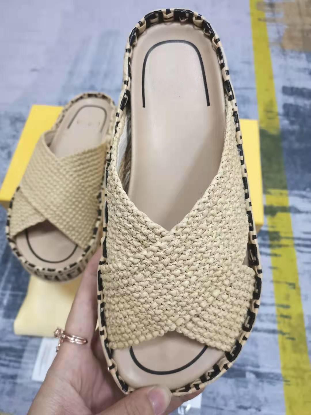2022Small fresh wear woven slippers women summer fashion flat-bottom non-slip Joker word gentle fairy wind, Black
2022Small fresh wear woven slippers women summer fashion flat-bottom non-slip Joker word gentle fairy wind, Black