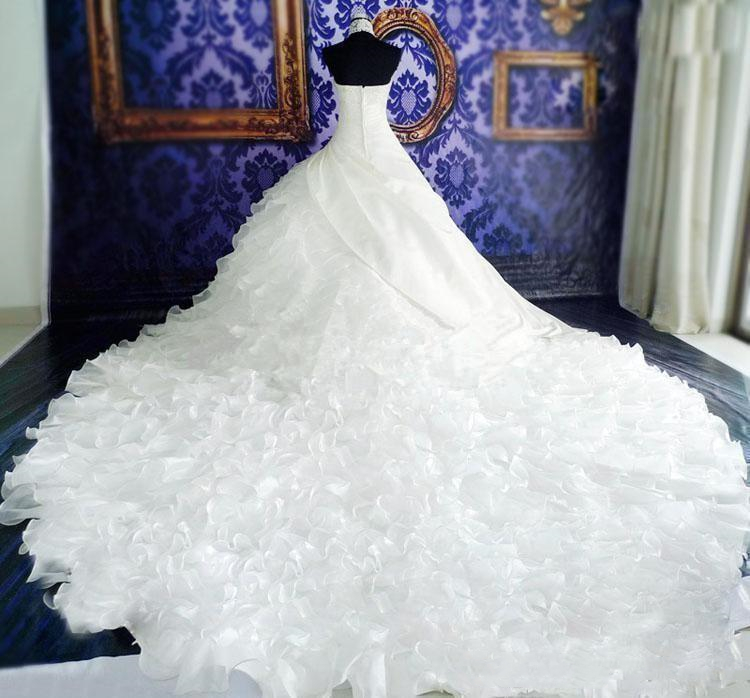 Vintage Ball Gown Wedding Dresses Cathedral Train Lace Halter High Neck Backless Beaded Pearls Ruffle Organza Skirt Bridal Gowns