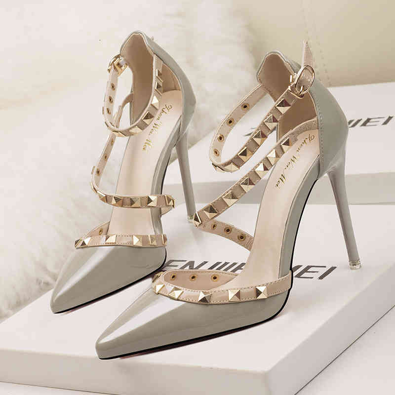 Sandals Ladies in high heels sprg casual fall simple sexy only shoes fashion summer comfortable wild rivet sals 4K4V, 1# shoe box
Sandals Ladies in high heels sprg casual fall simple sexy only shoes fashion summer comfortable wild rivet sals 4K4V, 1# shoe box