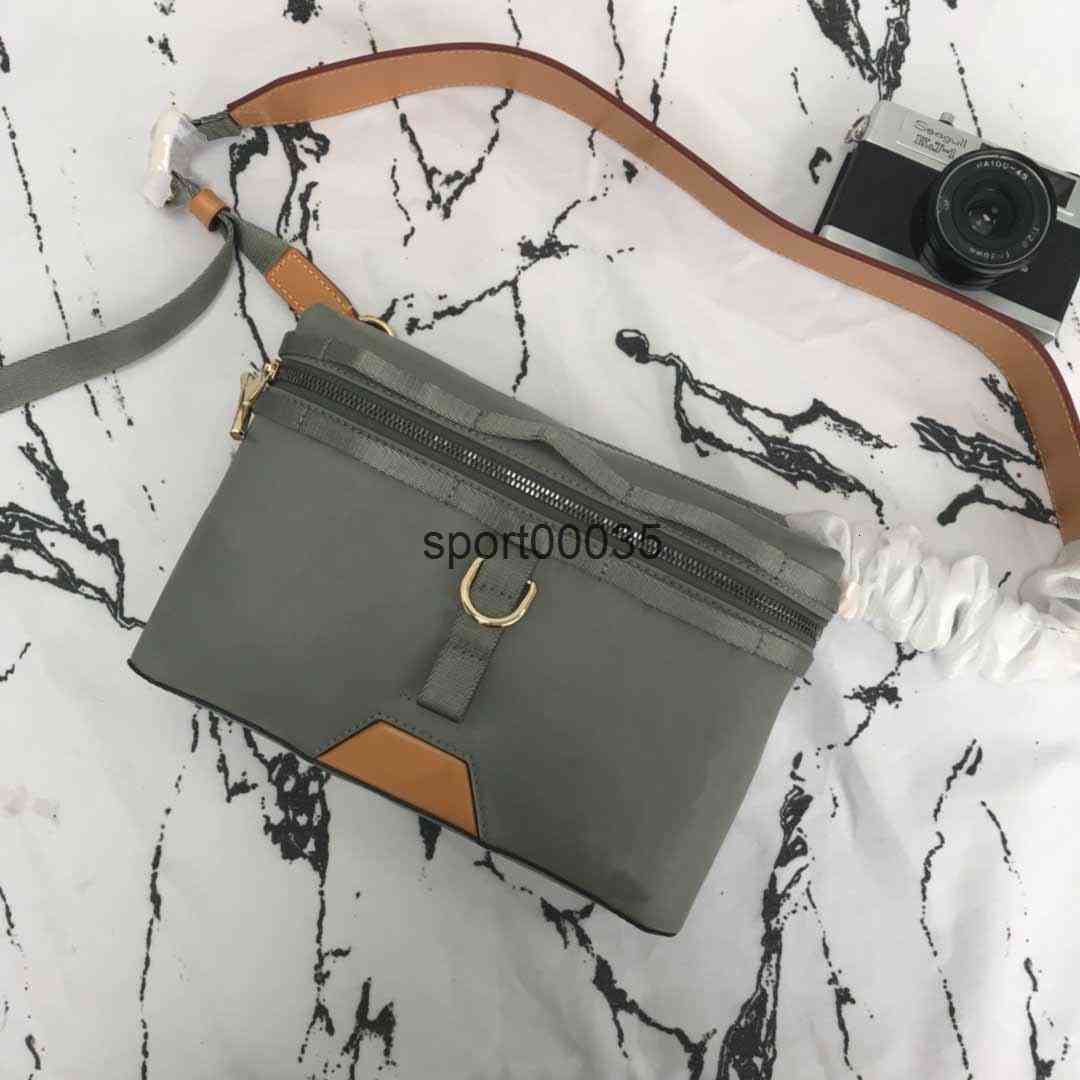 889 Messenger small postman bag slanting Suitable for the fashionable choice of daily life size: 26x18x4CM, Grey
889 Messenger small postman bag slanting Suitable for the fashionable choice of daily life size: 26x18x4CM, Grey
