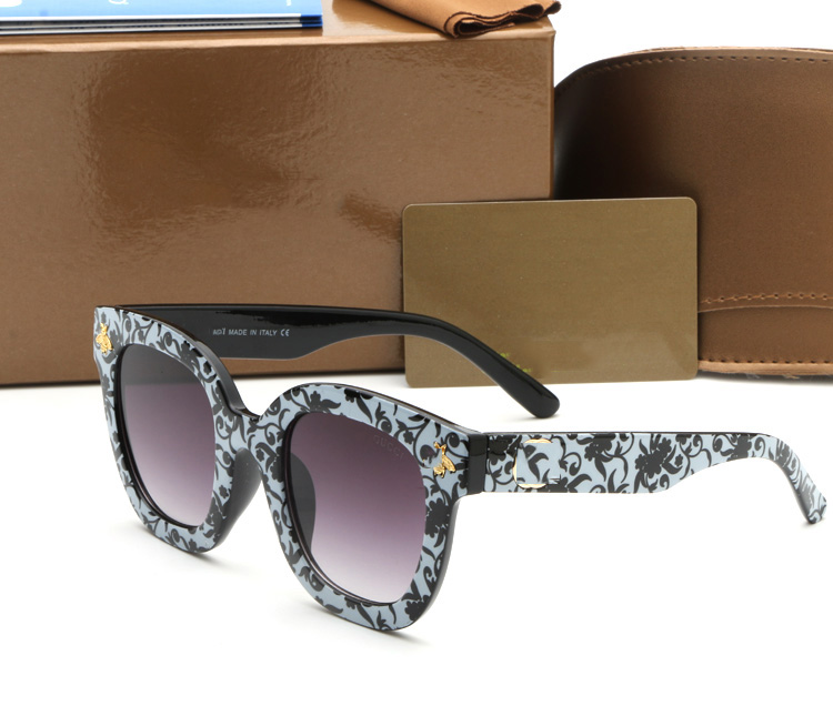 Designer Sunglasses Men Women Eyeglasses Outdoor Shades PC Frame Fashion Classic Lady Sun glasses Mirrors G sunglasses
Designer Sunglasses Men Women Eyeglasses Outdoor Shades PC Frame Fashion Classic Lady Sun glasses Mirrors G sunglasses