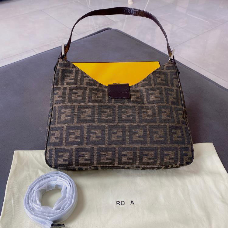 Luxurys Designer Handbags Ff Women's Bag New Middle Ancient French Stick Bag Printed Old Flower One Shoulder Slanting Cross Portable Double Ctt
Luxurys Designer Handbags Ff Women's Bag New Middle Ancient French Stick Bag Printed Old Flower One Shoulder Slanting Cross Portable Double Ctt