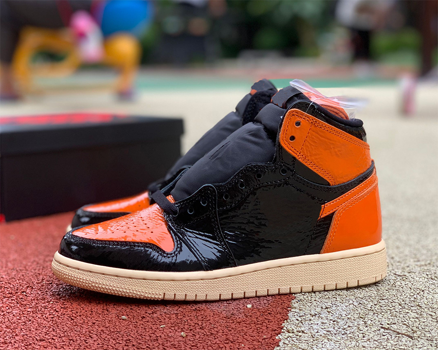 2021 Good Quality Jumpman 1 High OG Basketball Shoes Shattered Backboard 3.0 Mens Womens 1S Black Orange Outdoor Sports sneakers Topsportsma
2021 Good Quality Jumpman 1 High OG Basketball Shoes Shattered Backboard 3.0 Mens Womens 1S Black Orange Outdoor Sports sneakers Topsportsma