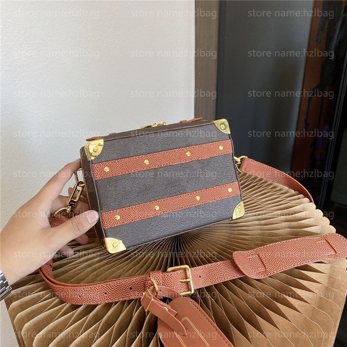 HANDLE TRUNK M45785 designer Bag brand iconic trunks boxy shape metallic corners vintage shoulder carry wallet Mens Cross Body Bag, Color 01
HANDLE TRUNK M45785 designer Bag brand iconic trunks boxy shape metallic corners vintage shoulder carry wallet Mens Cross Body Bag, Color 01