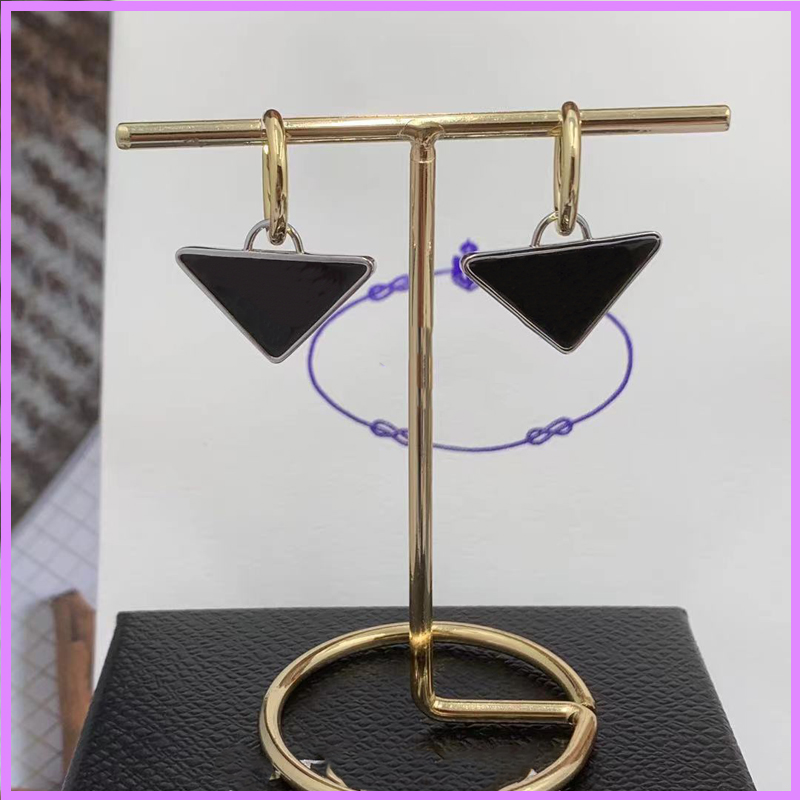 Triangle Round Earrings Women Designer Jewelry Street Fashion Mens Earring For Party Wedding Letters High Quality Ear Studs D219223F
Triangle Round Earrings Women Designer Jewelry Street Fashion Mens Earring For Party Wedding Letters High Quality Ear Studs D219223F