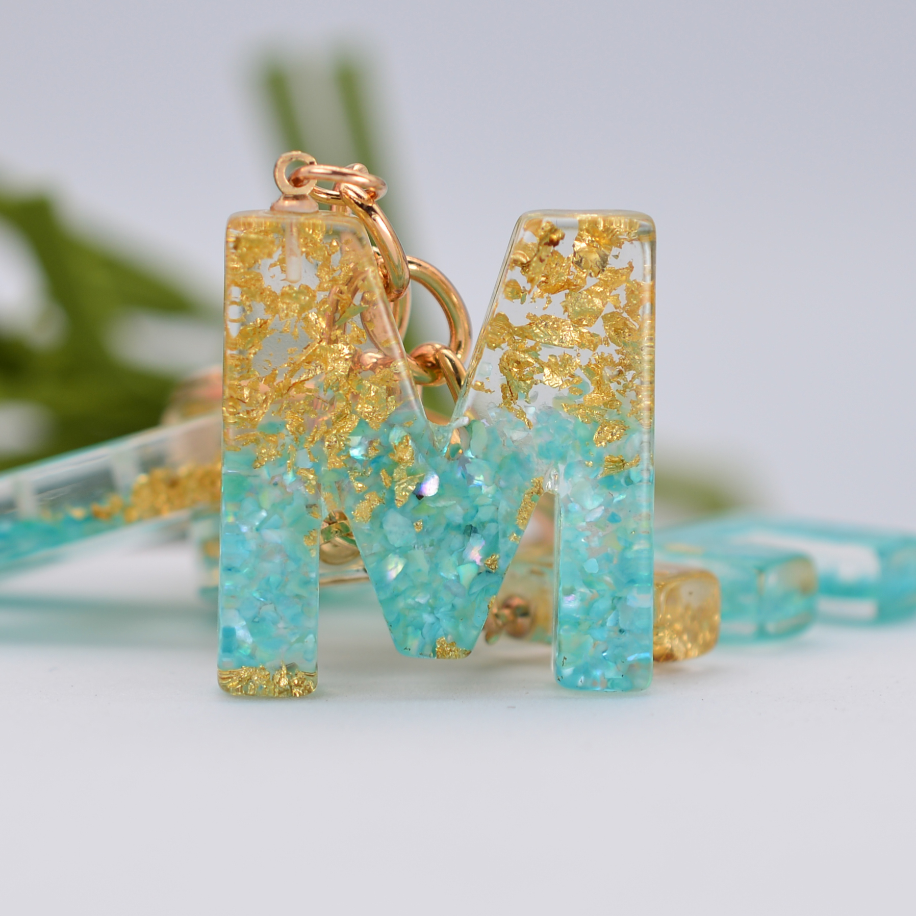 2022 New Fashion Resin Key Ring Shell Flakes Gold Foil Filling Simple Creative Cool English Letter Combination keychain Gift
2022 New Fashion Resin Key Ring Shell Flakes Gold Foil Filling Simple Creative Cool English Letter Combination keychain Gift