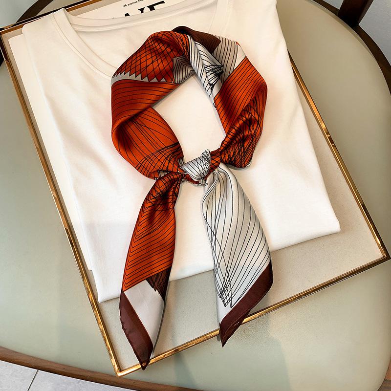 Scarves Four Seasons 70X70CM Silk Fashion Print Sunscreen Kerchief Luxury Small Square Headcloth Color Matching Shawls
Scarves Four Seasons 70X70CM Silk Fashion Print Sunscreen Kerchief Luxury Small Square Headcloth Color Matching Shawls