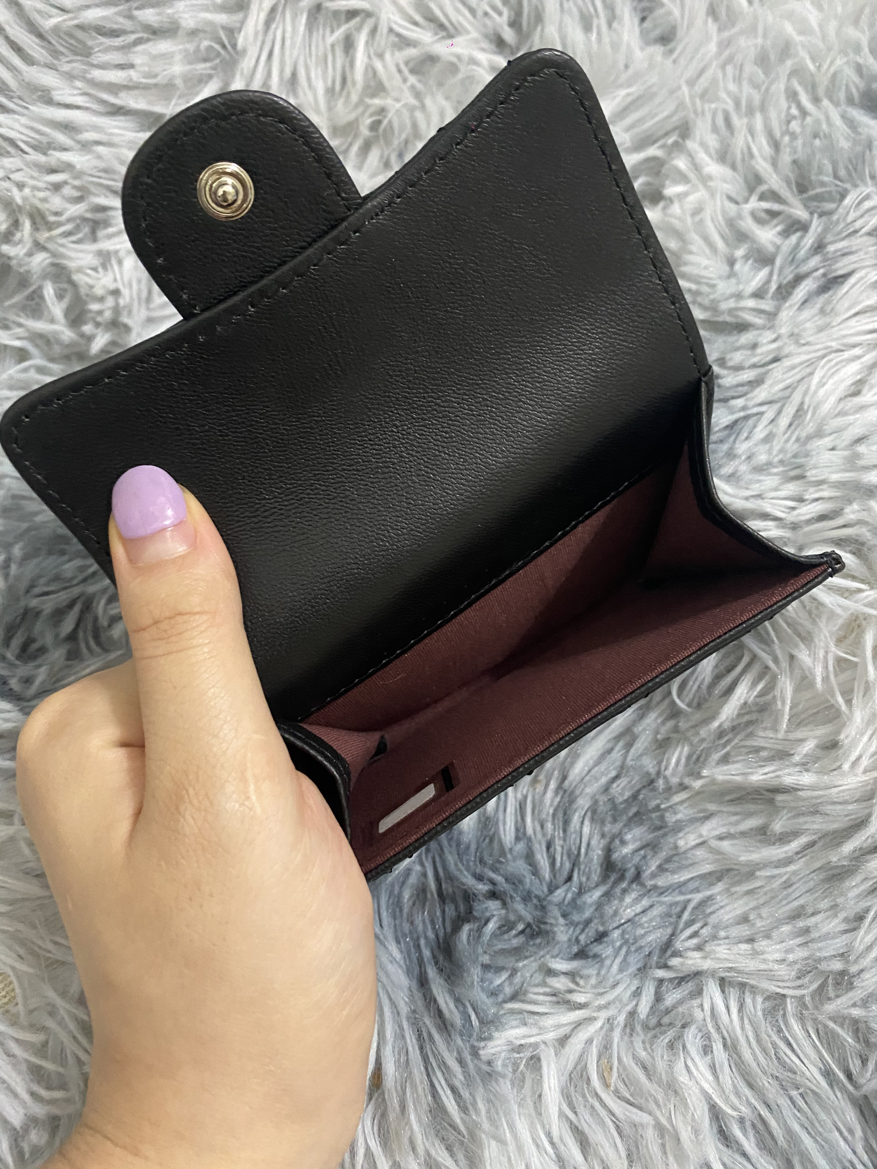 hot best quality genuinel leather mens wallet with box luxurys designers wallet womens wallet purese credit card holder passport holder 195, Black caviar gold buckle
hot best quality genuinel leather mens wallet with box luxurys designers wallet womens wallet purese credit card holder passport holder 195, Black caviar gold buckle